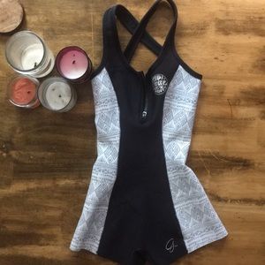 Rip Curl Women’s G-bomber wet suit sz 4
